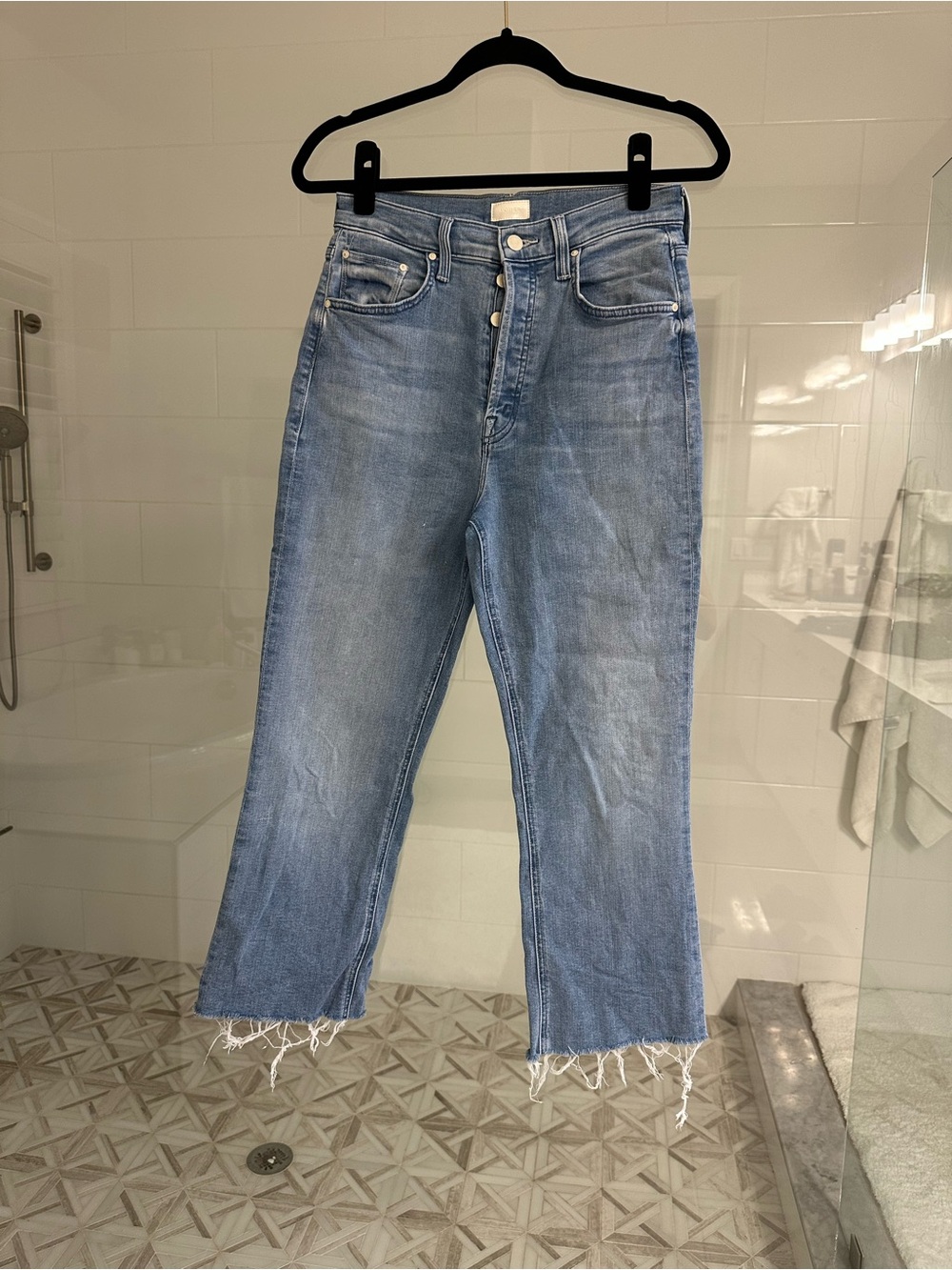 MOTHER Raw Hem High-Rise Cropped Jeans in Blue Denim